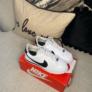 Nike Cortez women's sneakers size 6 colors are white and black.